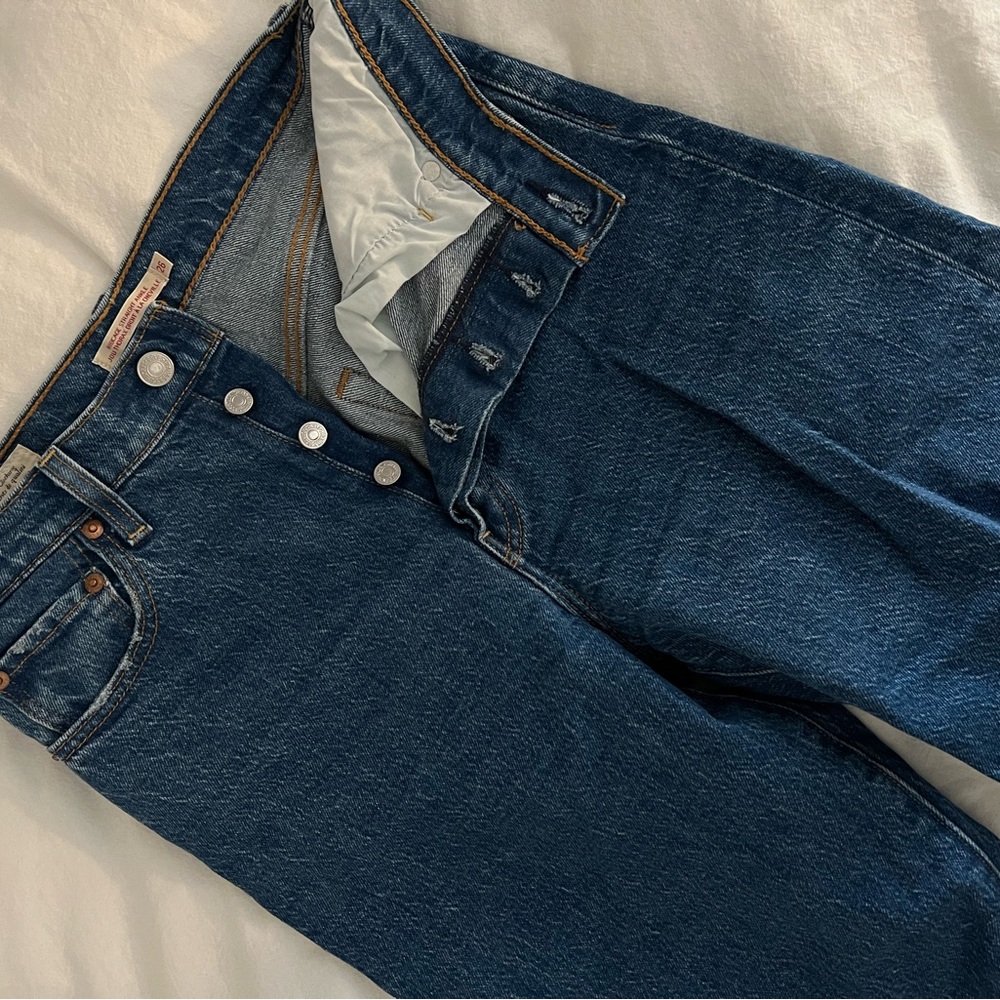 Levis Ribcage Jeans - Picture 2 of 2